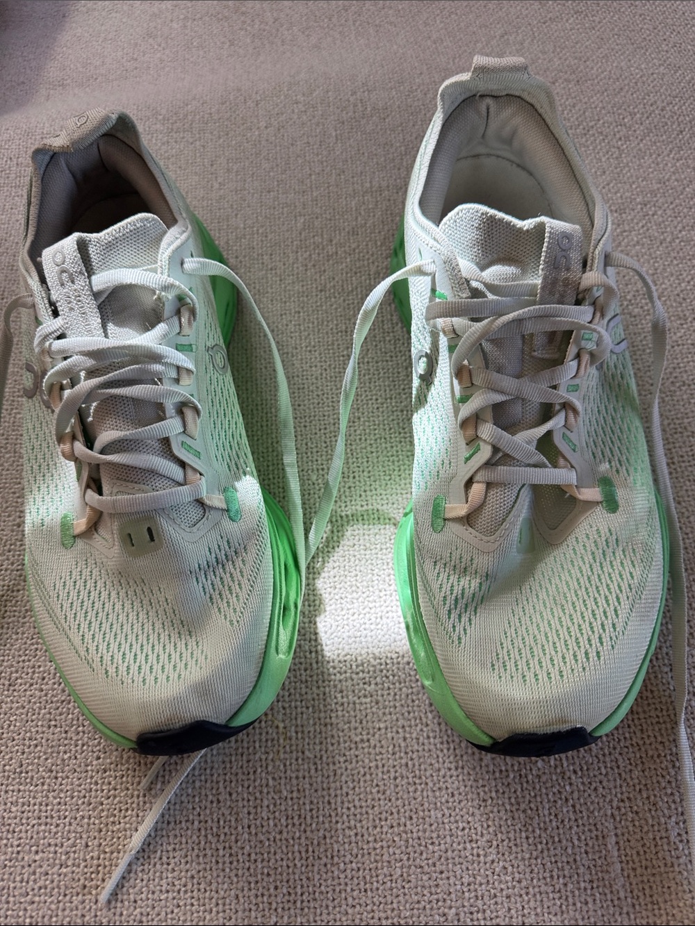 On Clouds - Women's Light Green Athletic Running Shoes by size 9.5